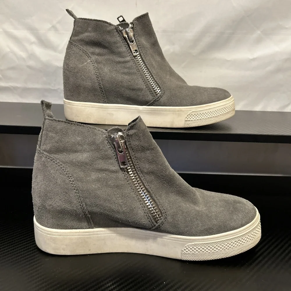 New Steve‎ Madden Wedgie Sneaker Size:8 Grey Suede Women